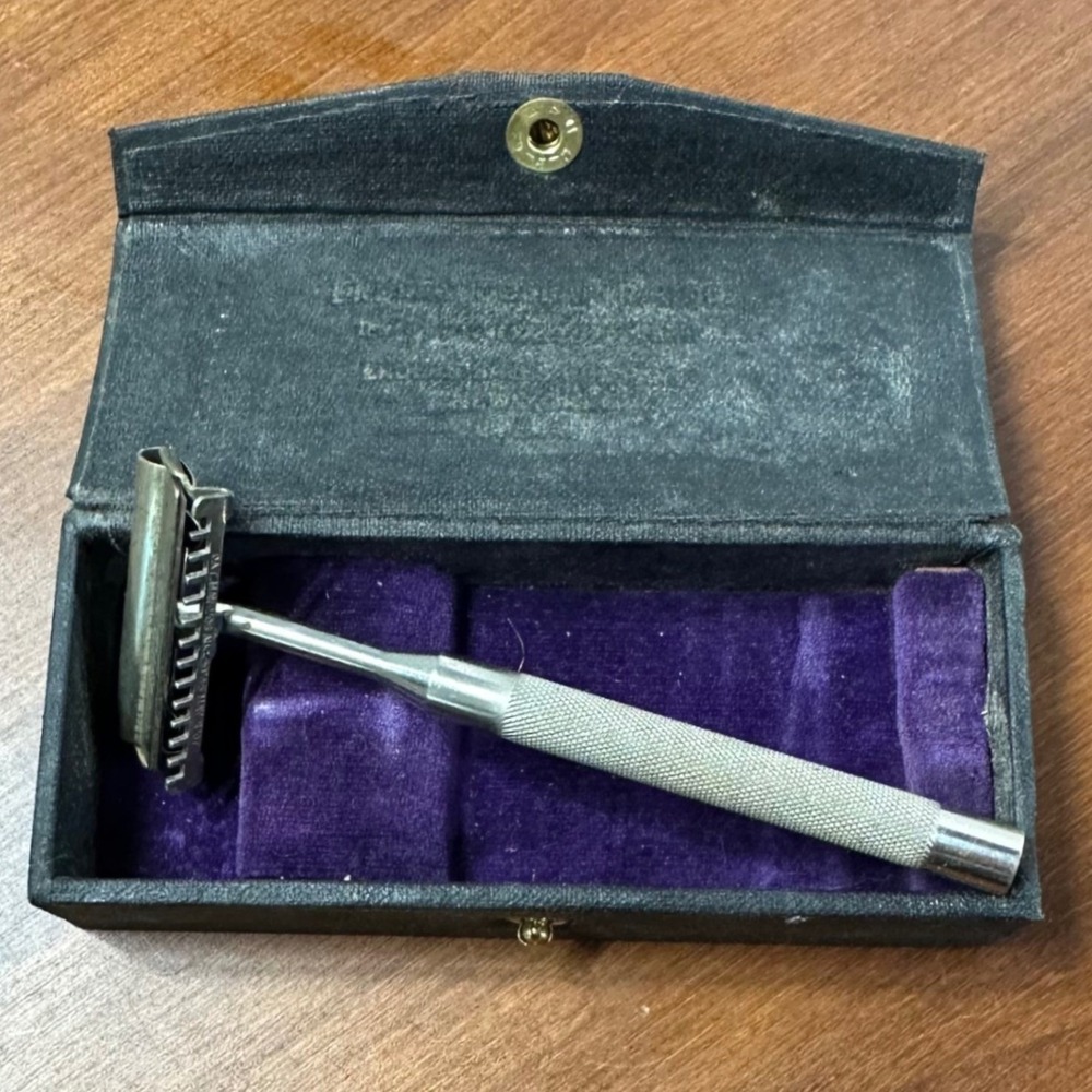 Vintage Wm Enders Safety Razor Trademark w Case Enders Speed Razor